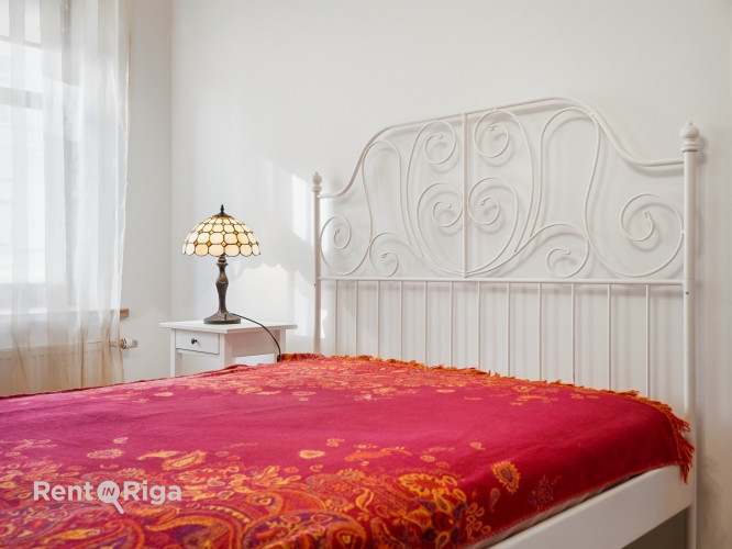 Jauks dzīvoklis ar autostāvvietu.  Telpās tikko veikts kosmētiskais remonts. Dzīvoklī ir 3 Rīga - foto 6