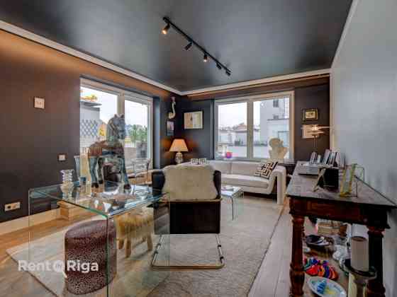 Продаётся квартира на верхнем этаже с впечатляющей террасой (60м2) в тихом центре Rīga