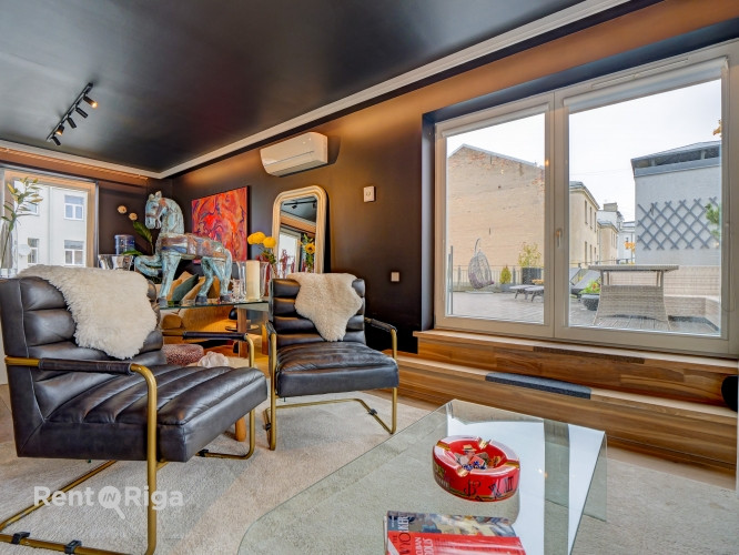 Tiek pārdots augšējā stāva dzīvoklis ar iespaidīgu terasi (60m2) klusajā centrā Antonijas Rīga - foto 3