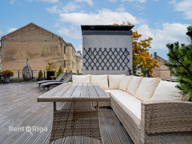 Tiek pārdots augšējā stāva dzīvoklis ar iespaidīgu terasi (60m2) klusajā centrā Antonijas Rīga - foto 7