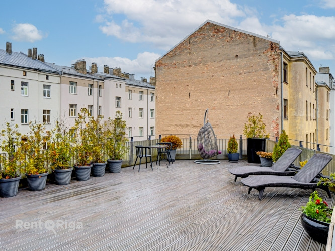 Tiek pārdots augšējā stāva dzīvoklis ar iespaidīgu terasi (60m2) klusajā centrā Antonijas Rīga - foto 8