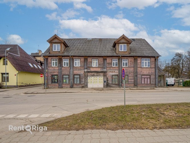 Tiek piedāvāts unikāls investīciju objekts Jelgavas centrā - trīsstāvu ēka ar kopējo Jelgava un novads - foto 1