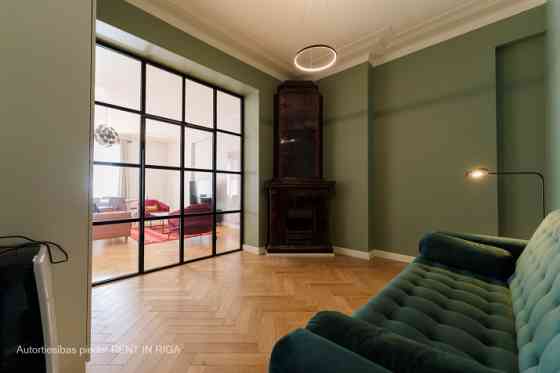 Эксклюзивная 3-комнатная квартира в Центре.  В квартире есть просторная гостиная, Рига