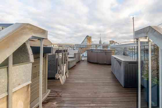 Ekskluzīvs divu līmeņu dzīvoklis ar terasi Rīgas centrā!  Dzīvoklis pilnībā renovēts skandināvu stil Рига