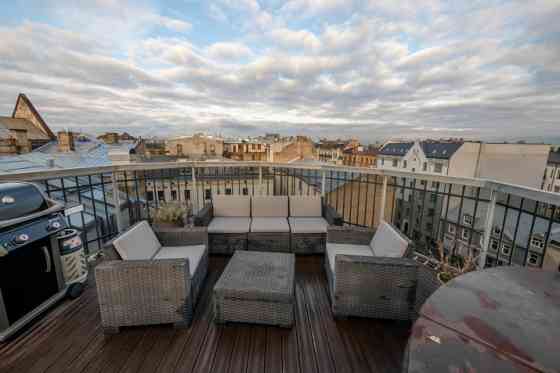 Ekskluzīvs divu līmeņu dzīvoklis ar terasi Rīgas centrā!  Dzīvoklis pilnībā renovēts skandināvu stil Рига