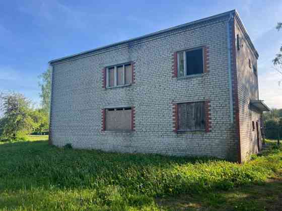 Продаётся земельный участок в Рембате площадью 1200 м.  На участке расположены: Огре и район