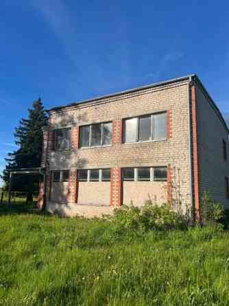 Продаётся земельный участок в Рембате площадью 1200 м.  На участке расположены: Огре и район