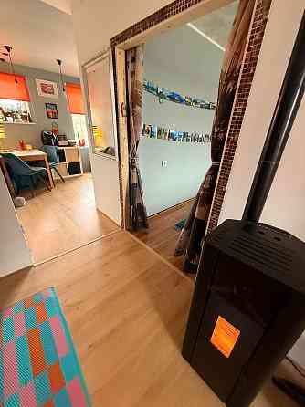 Piedāvājumā plašs un mājīgs 3 istabu dzīvoklis Jērcēnos, 1. stāvā (73, 6 m²), kas atrodas mierīgā... Валмиера