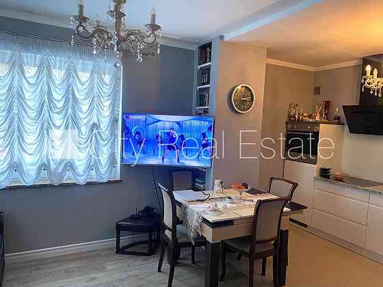 Реновированный дом, благоустроенная озеленённая территория, территория Юрмала