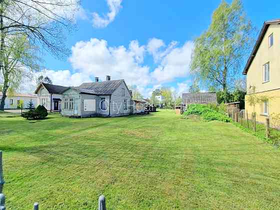 Частный дом, дача, покрытие крыши из шифера, кирпичные стены, благоустроенная Юрмала