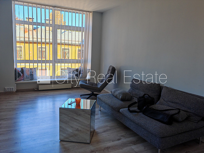 Реновированный дом, закрытый двор, въездные ворота оснащены автоматической Рига - изображение 17