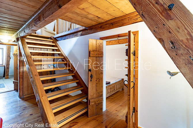 Fasādes māja, renovēta māja, bruģēts piebraucamais ceļš, ieeja no ielas, logi vērsti Rīga - foto 17