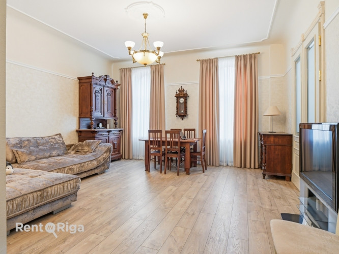 Pārdod aristokrātisku jūgendstila dzīvokli Rīgas centrā  Kr. Barona ielā 60  Piedāvājumā Rīga - foto 1