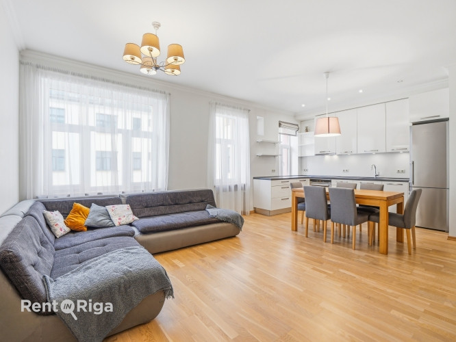 Izīrē gaišu un mājīgu 3 istabu dzīvokli Rīgas centrā!  Ienākot dzīvoklī ir garš Rīga - foto 1