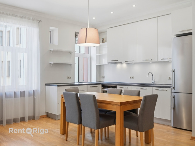 Izīrē gaišu un mājīgu 3 istabu dzīvokli Rīgas centrā!  Ienākot dzīvoklī ir garš Rīga - foto 2