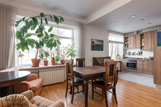 Pārdod 3 istabu dzīvokli Rīgas centrā ar skaistu skatu uz Daugavu.

Dzīvoklis ir kvalitatīvi remontē Рига - изображение 3