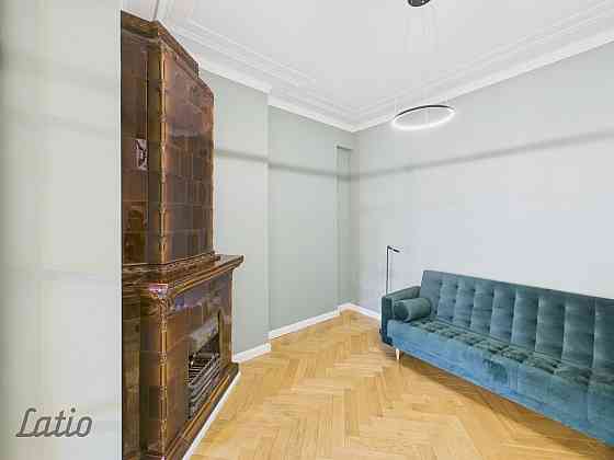 Izīrē elegantu un gaumīgi renovētu 3 istabu dzīvokli pašā Rīgas centrā  Brīvības ielā. Dzīvoklis apv Рига