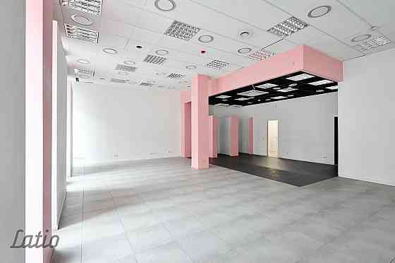 Nomai tiek piedāvātas plašas un funkcionālas komerctelpas vienā no Rīgas aktīvākajām ielām  Krišjāņa Рига