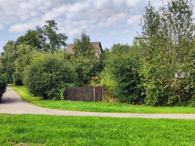 Divstāvu ēka Mūsas upes krastā ar gleznainu ainavu.  Pirmajā stāvā atrodas 2 guļamistabas, virtuve,  Бауска и район - изображение 3