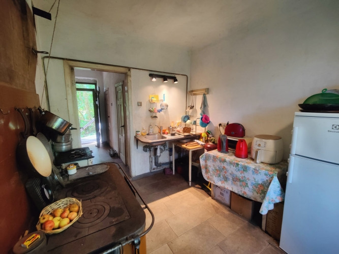 Divstāvu ēka Mūsas upes krastā ar gleznainu ainavu.  Pirmajā stāvā atrodas 2 guļamistabas, virtuve,  Бауска и район - изображение 8