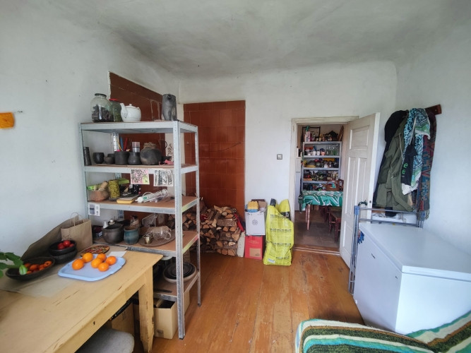 Divstāvu ēka Mūsas upes krastā ar gleznainu ainavu.  Pirmajā stāvā atrodas 2 guļamistabas, virtuve,  Бауска и район - изображение 7