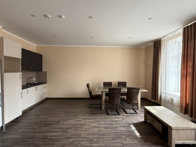 Продаётся квартира  высокий первый этаж в фасадном здании на улице Латгалес, в Рига - изображение 3