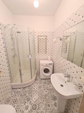 Jaunceltne, renovēta māja, ieeja no ielas, ir lifts, kāpņu telpa pēc kapitālā remonta, Rīga - foto 20