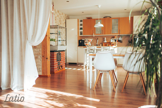 Gaumīgs un silts mājoklis Ventspils novadā  vieta, kur modernais satiekas ar lauku mieru!
Tiek pārdo Вентспилс и район - изображение 3