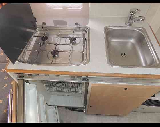 Прекрасный и очень ухоженный прицеп KIP 440 Grey-Line с двумя зонами отдыха, тентом, 3-точечным... Rīga