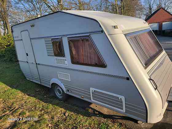 Прекрасный и очень ухоженный прицеп KIP 440 Grey-Line с двумя зонами отдыха, тентом, 3-точечным... Rīga