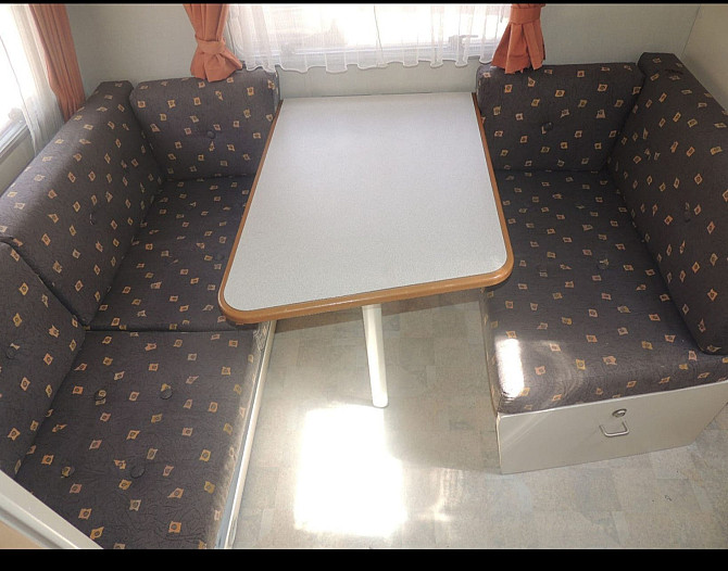 Прекрасный и очень ухоженный прицеп KIP 440 Grey-Line с двумя зонами отдыха, тентом, 3-точечным... Rīga - foto 7