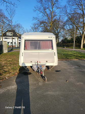 Прекрасный и очень ухоженный прицеп KIP 440 Grey-Line с двумя зонами отдыха, тентом, 3-точечным... Rīga - foto 1