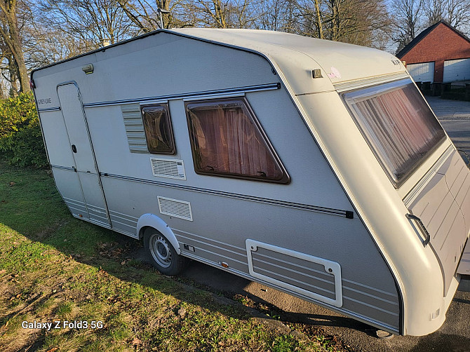 Прекрасный и очень ухоженный прицеп KIP 440 Grey-Line с двумя зонами отдыха, тентом, 3-точечным... Rīga - foto 2