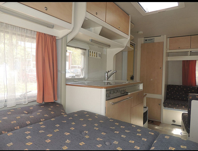 Прекрасный и очень ухоженный прицеп KIP 440 Grey-Line с двумя зонами отдыха, тентом, 3-точечным... Rīga - foto 4