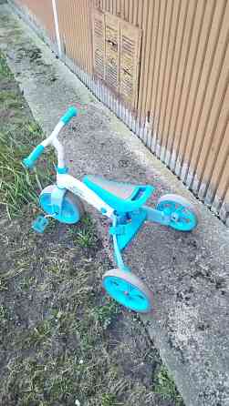 Pārdodu bērnu trīsriteni , ar saliekamiem un noņemamiem riteniem. Rīga