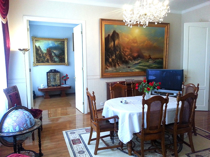 Солнечная, меблированная, удобная квартира. Фасадный дом, окна выходят на обе... Rīga - foto 1