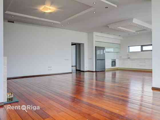 Предлагаем в аренду изысканную, светлую и просторную квартиру-лофт по одному из Рига