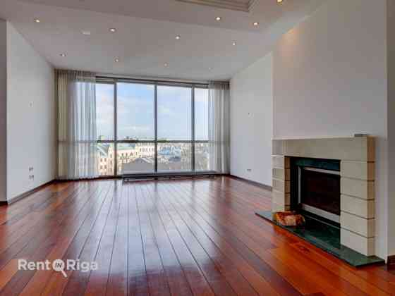 Предлагаем в аренду изысканную, светлую и просторную квартиру-лофт по одному из Рига