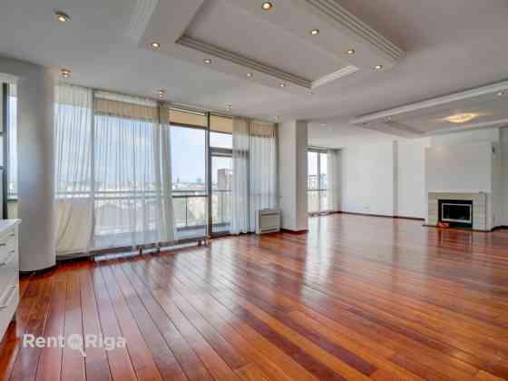 Предлагаем в аренду изысканную, светлую и просторную квартиру-лофт по одному из Рига