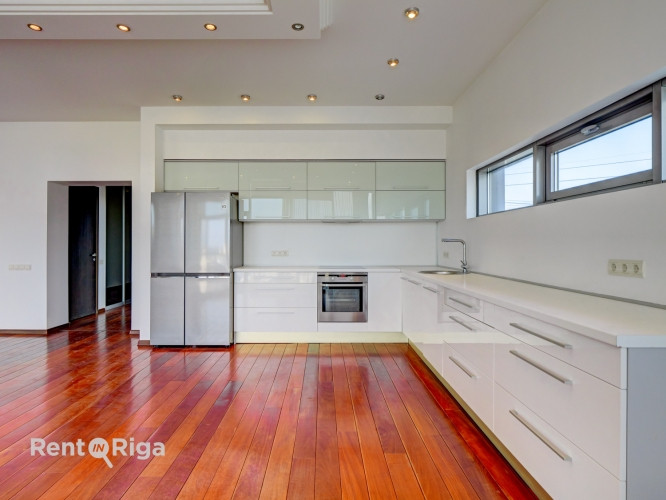 Предлагаем в аренду изысканную, светлую и просторную квартиру-лофт по одному из Рига - изображение 9