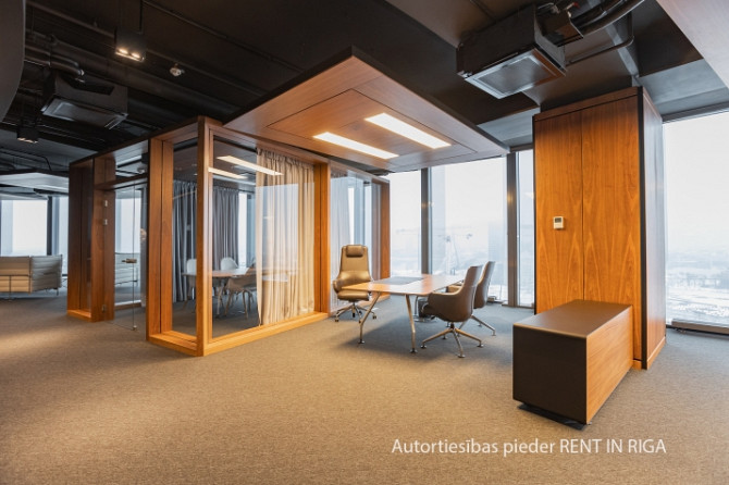 Ekskluzīvi labiekārtots un mēbelēts birojs Zunda Towers 13. stāvā.  Izsmalcināta darba vide Rīga - foto 1