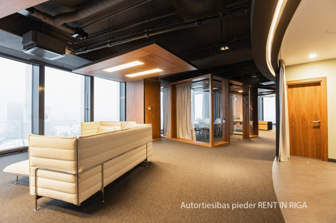 Ekskluzīvi labiekārtots un mēbelēts birojs Zunda Towers 13. stāvā.  Izsmalcināta darba vide Rīga - foto 4