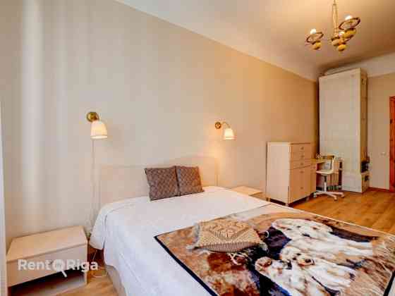 Izīrē plašu 3 istabu dzīvokli!  Dzīvoklis ir gaišs un mājīgs. un tajā visas 3 istabas ir izolētas. I Rīga