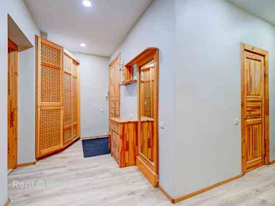 Izīrē plašu 3 istabu dzīvokli!  Dzīvoklis ir gaišs un mājīgs. un tajā visas 3 istabas ir izolētas. I Rīga