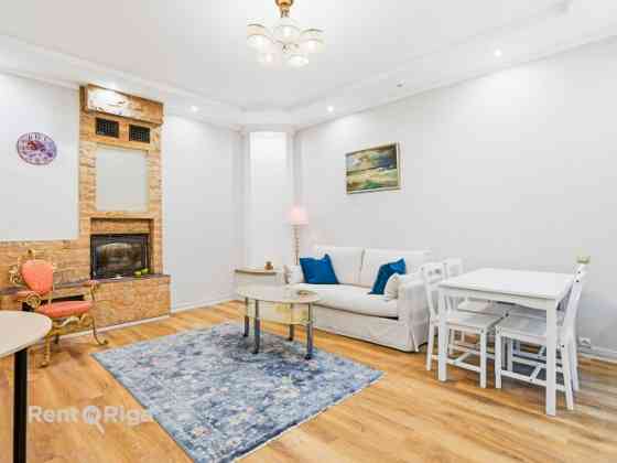 Izīrē klusu un mājīgu 2 istabu dzīvokli!  Dzīvoklis ir gaišs, pilnībā aprīkots un tam ir atsevišķa i Rīga