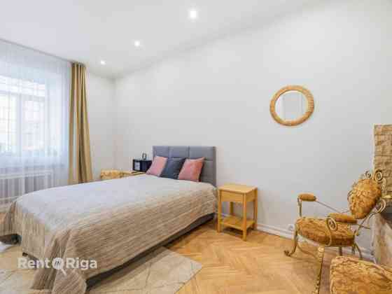Izīrē klusu un mājīgu 2 istabu dzīvokli!  Dzīvoklis ir gaišs, pilnībā aprīkots un tam ir atsevišķa i Rīga