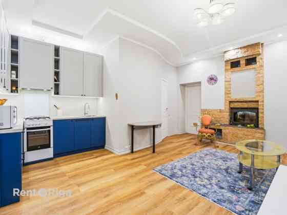 Izīrē klusu un mājīgu 2 istabu dzīvokli!  Dzīvoklis ir gaišs, pilnībā aprīkots un tam ir atsevišķa i Rīga