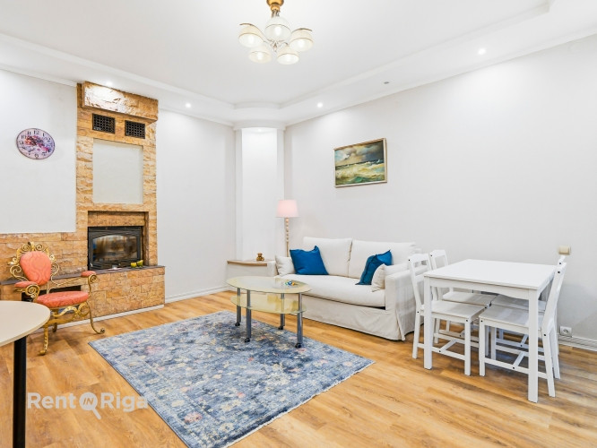 Izīrē klusu un mājīgu 2 istabu dzīvokli!  Dzīvoklis ir gaišs, pilnībā aprīkots un tam ir Rīga - foto 1