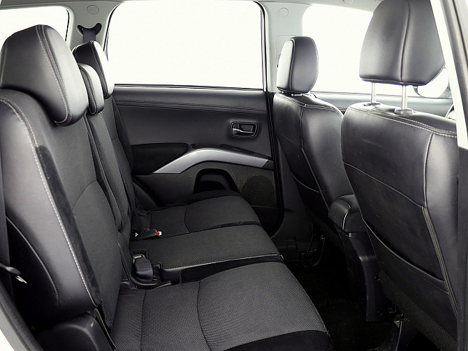 Mitsubishi Outlander Luxury Facelift ATM 2.2 Di-D 115kW Tallina - foto 7