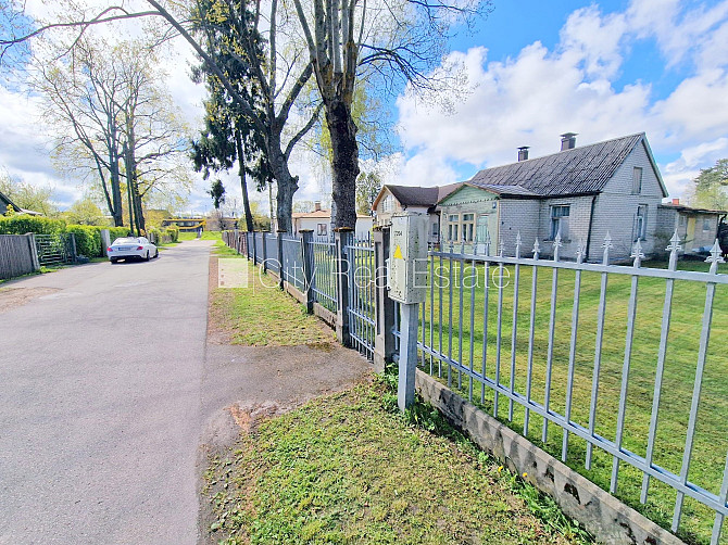 Privātmāja, vasarnīca, šīfera jumta segums, ķieģeļu mūra sienas, labiekārtota apzaļumota Jūrmala - foto 9